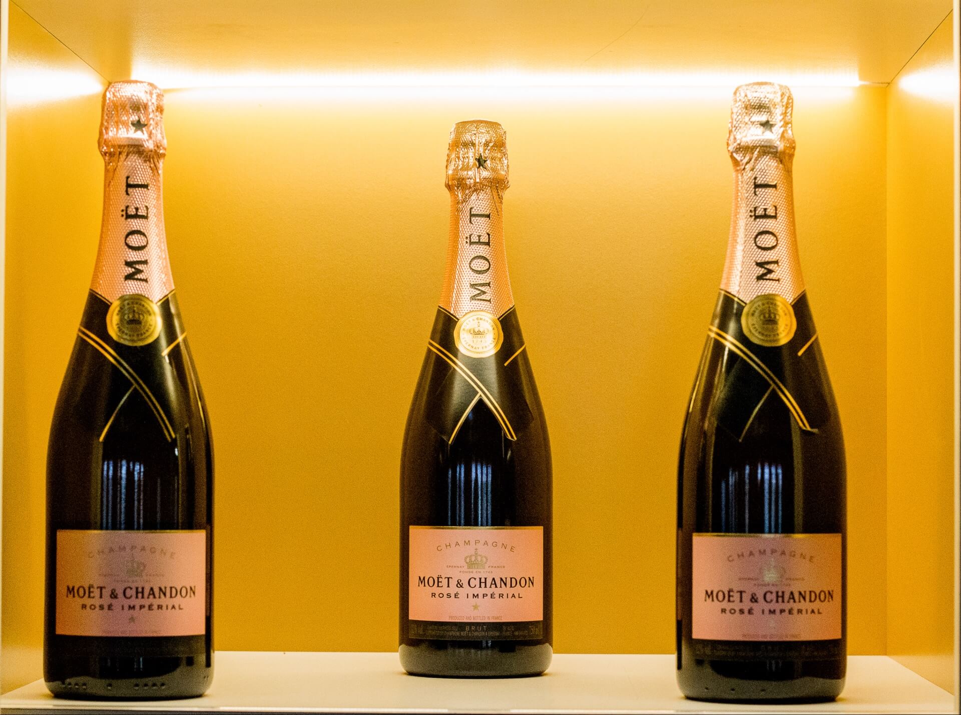 Smiling23_Liquor_Moet_2